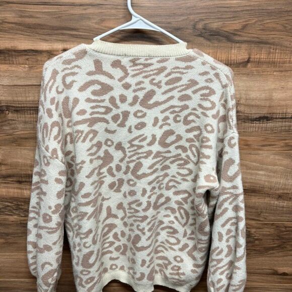 And the why small/medium sweater - Picture 2 of 3